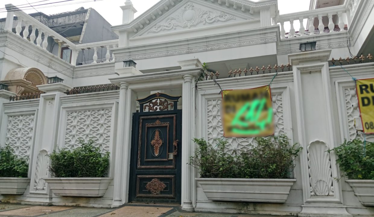 DIJUAL RUMAH MEWAH DUREN SAWIT JAKARTA TIMUR + PRIVATE POOL (0,1)