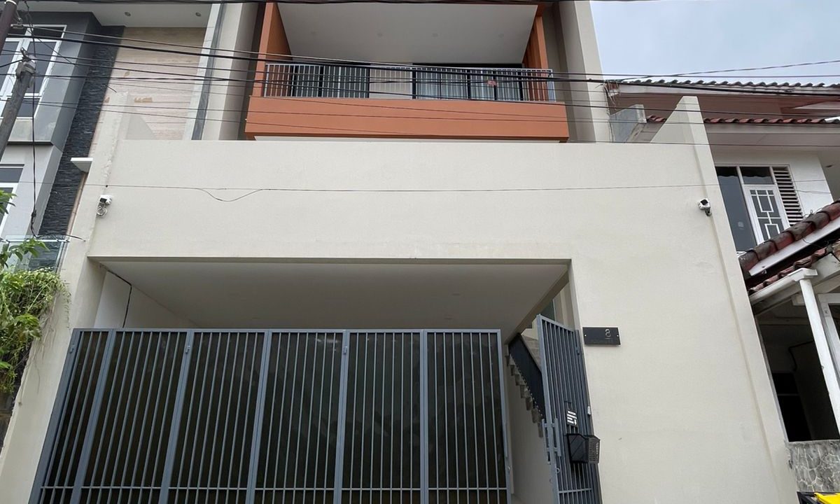 DIJUAL RUMAH MEWAH PULOMAS JAKARTA TIMUR (0,2)