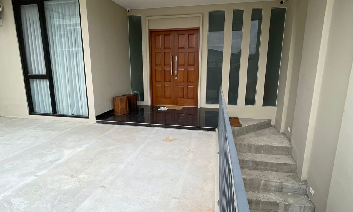 DIJUAL RUMAH MEWAH PULOMAS JAKARTA TIMUR (0,3)