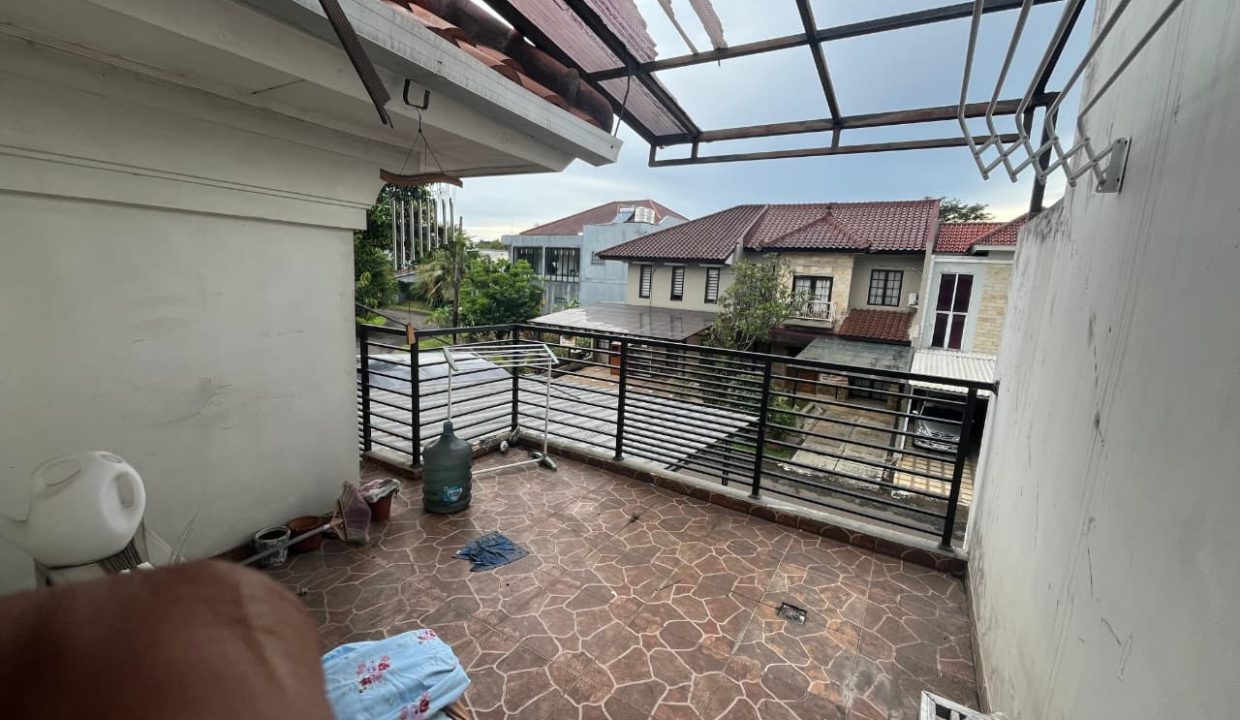 DIJUAL RUMAH MEWAH TELAGA GOLF DEPOK (4)