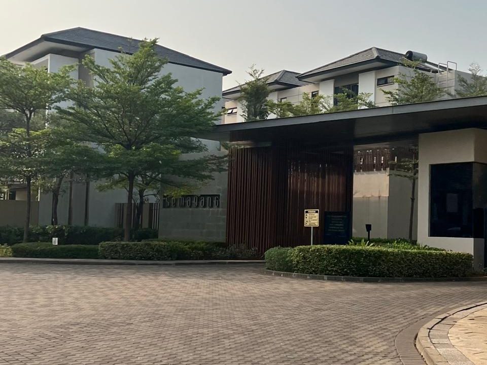 DIJUAL RUMAH MEWAH GARDEN CITY JAKARTA (0,2)