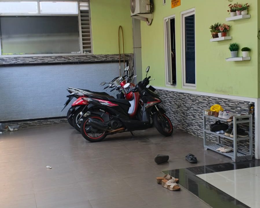DIJUAL RUMAH CIJANTUNG PASAR REBO JAKARTA TIMUR (2,8)