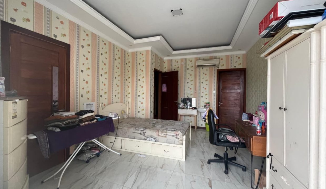 DIJUAL RUMAH MEWAH TAMAN ROYAL TANGERANG  (1)