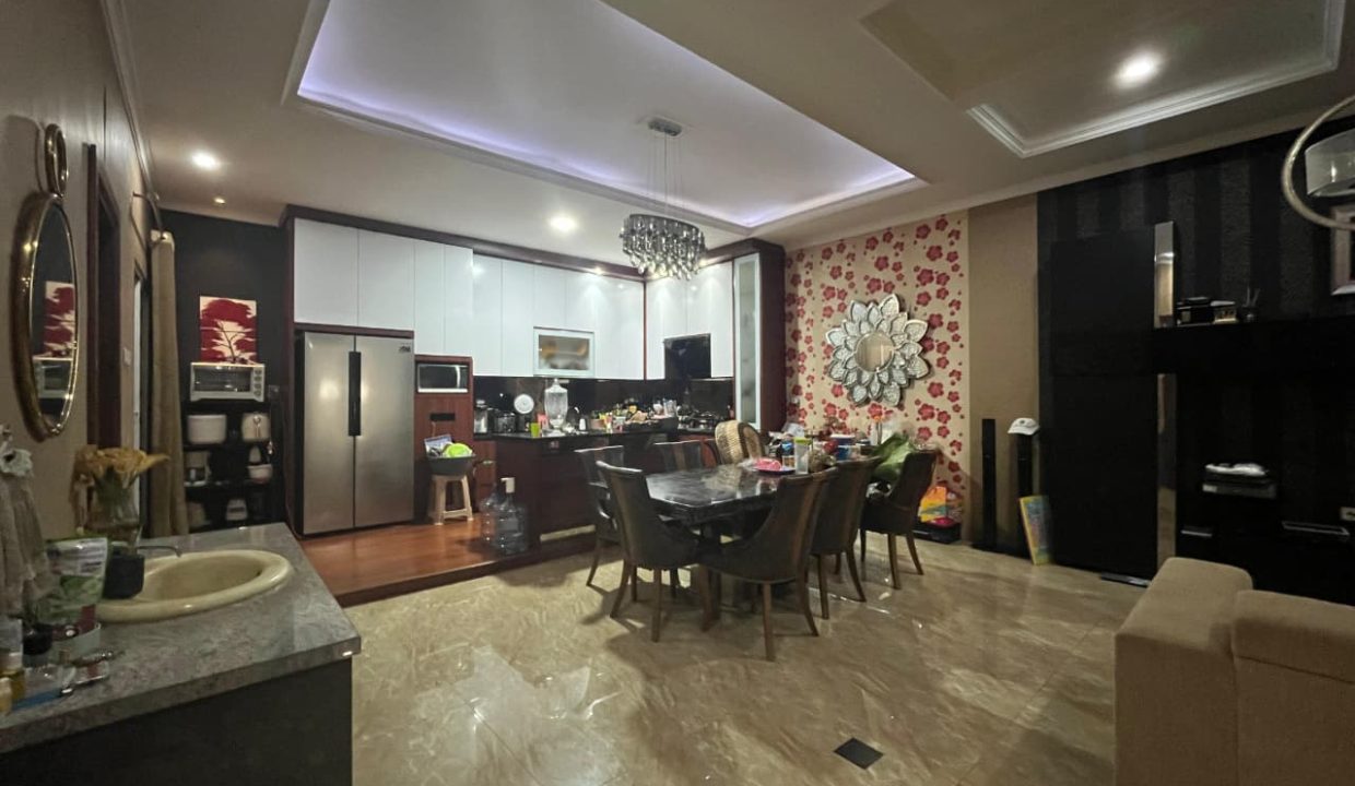DIJUAL RUMAH MEWAH TAMAN ROYAL TANGERANG  (10)
