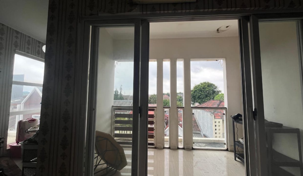 DIJUAL RUMAH MEWAH TAMAN ROYAL TANGERANG  (11)