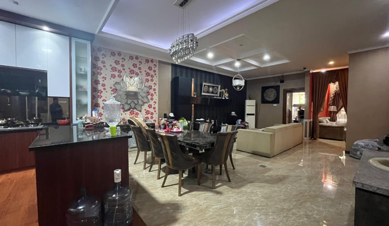 DIJUAL RUMAH MEWAH TAMAN ROYAL TANGERANG  (14)