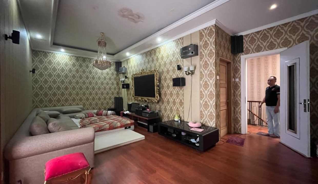 DIJUAL RUMAH MEWAH TAMAN ROYAL TANGERANG  (16)