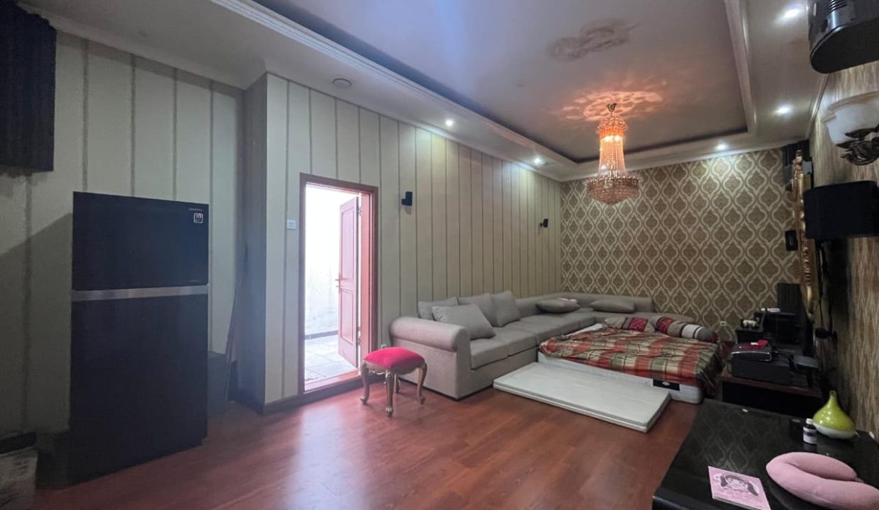 DIJUAL RUMAH MEWAH TAMAN ROYAL TANGERANG  (7)