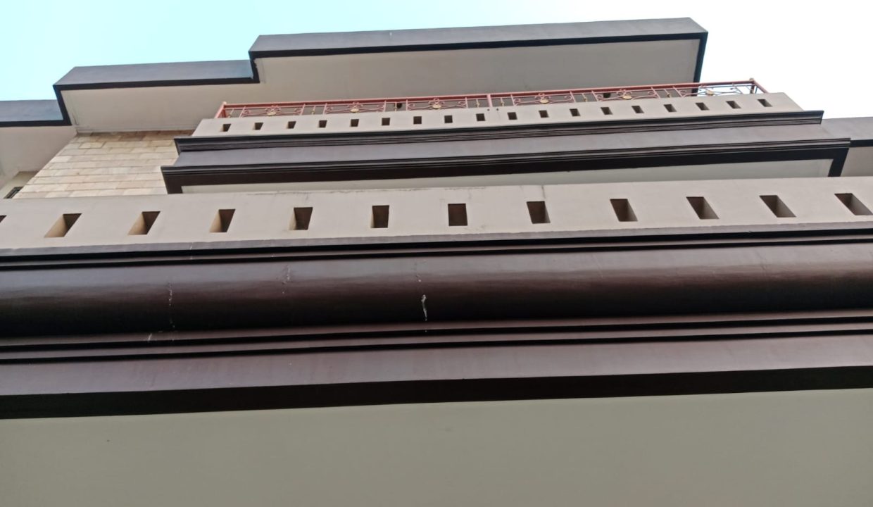 DIJUAL GEDUNG PONDOK BAMBU JAKART TIMUR (1)