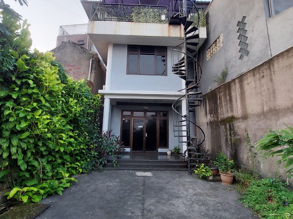 DIJUAL GEDUNG + STUDIO PASAR REBO JAKARTA TIMUR  (1)