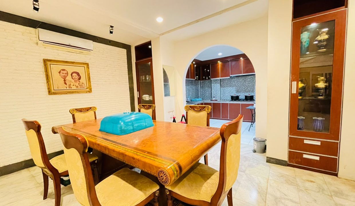 DIJUAL RUMAH MEWAH PUSAT KOTA BANJARMASIN (13)